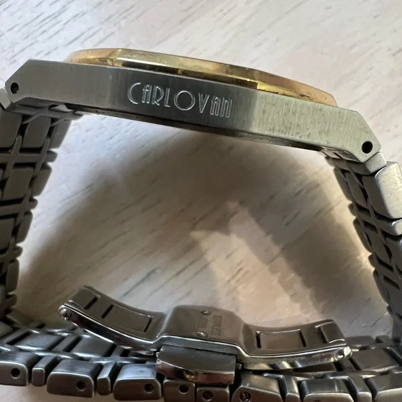 CARLOVAN watch - Sapphire Crystal Mother of Pearl - EUC